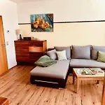 Haus Harzzauber - Elegantes Ferienquartier In Der Altstadt Mit Terrasse, Kamin Und E-bikes Fuer Perfekte Auszeit فيرنغروده
